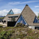 Дом из двух пирамид в Исландии