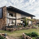 Каменный экологичный дом в Южной Африке