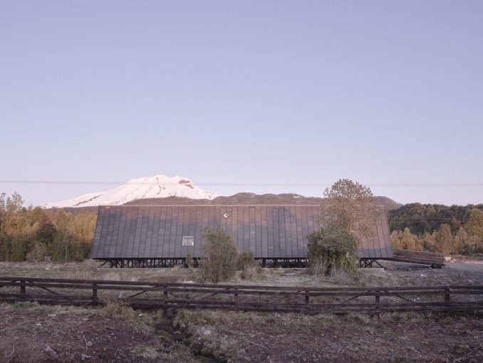 Простой и длинный дом площадью 100 м2 в Чили 