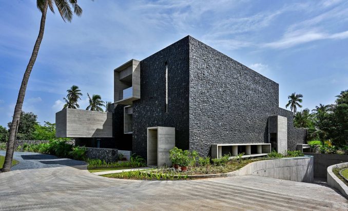 Брутальный бетонный дом в Индии 