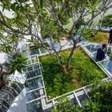 Стеклянный дом с садом на крыше во Вьетнаме