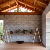 Простой домик их бетонных блоков в Японии