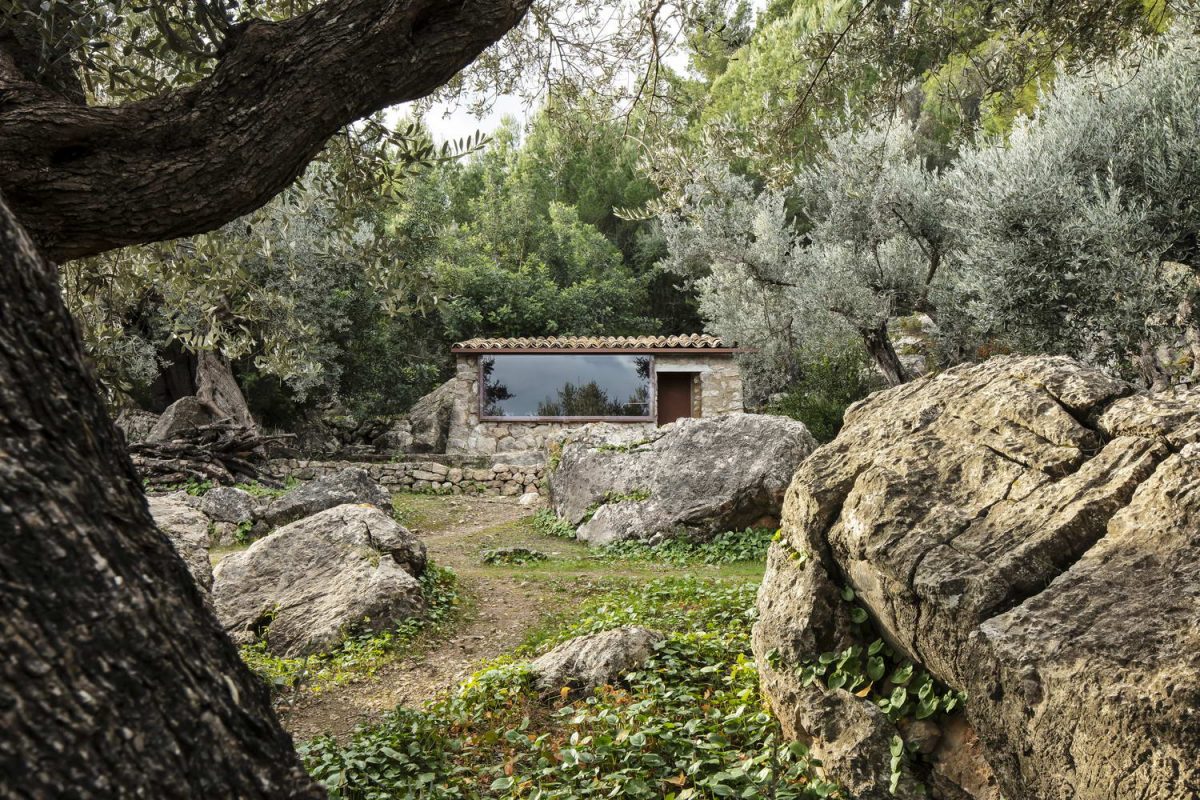 Аскетичные дома внутри природы для творческих людей в Испании