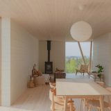 Брутальный дачный дом с тёплым интерьером в Норвегии