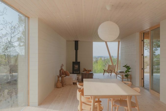 Брутальный дачный дом с тёплым интерьером в Норвегии 