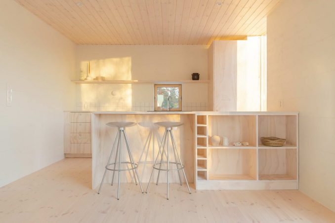 Брутальный дачный дом с тёплым интерьером в Норвегии 