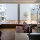 Маленький домик с большой террасой в Токио
