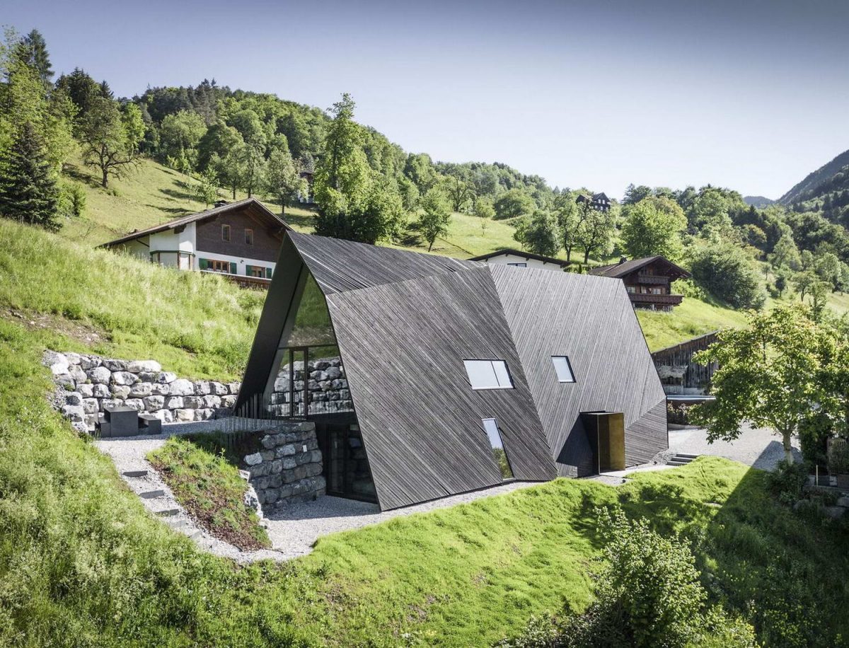 Современный альпийский дом-шалаш в Австрии